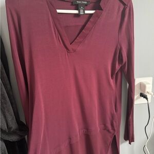 White House, Black market Women's Burgundy Top